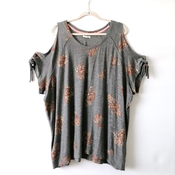 Maurices Womens Gray Cold Shoulder Round Neck Floral Blouse Top Size 3X - Picture 1 of 7